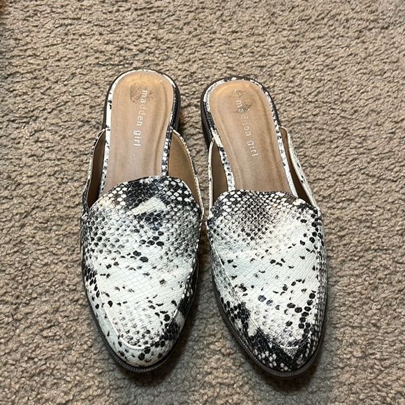 Steve Madden slip on Mule Croc Snake Embossed  8.5 Faux Leather Loafer Tan Black - Picture 3 of 14